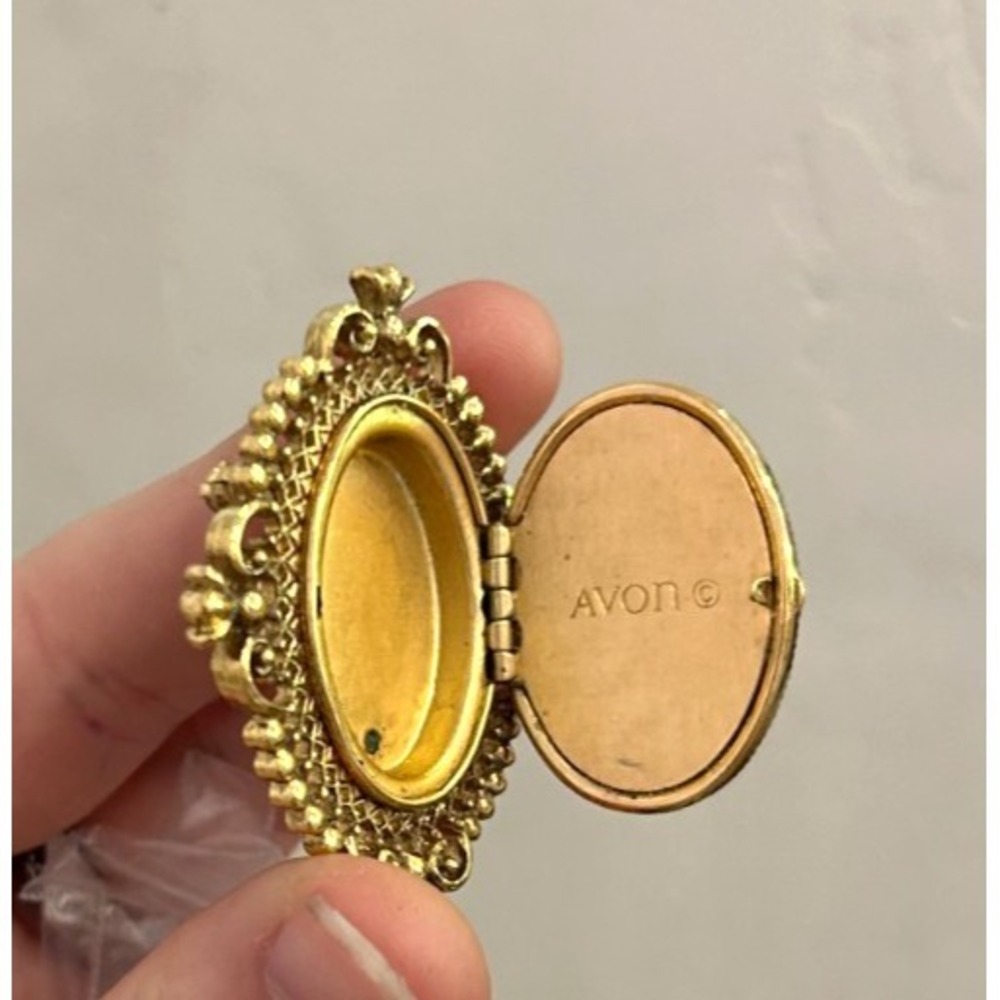Vintage Avon Cameo Locket Brooch - Picture 3 of 7